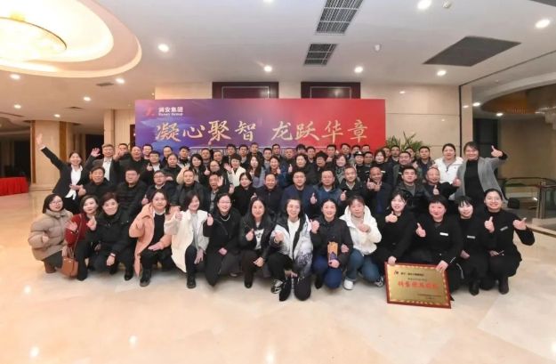 凝心聚智<div   id=